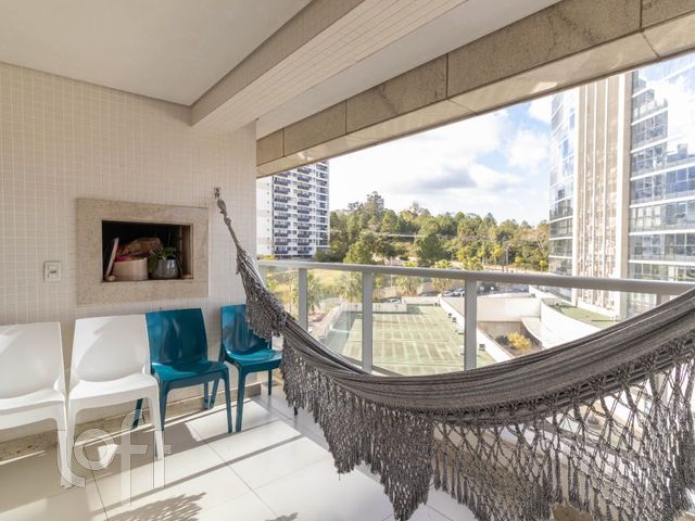 Apartamento com 77m², 2 dormitórios, 1 suíte, 2 vagas, Petrópolis em Porto Alegre