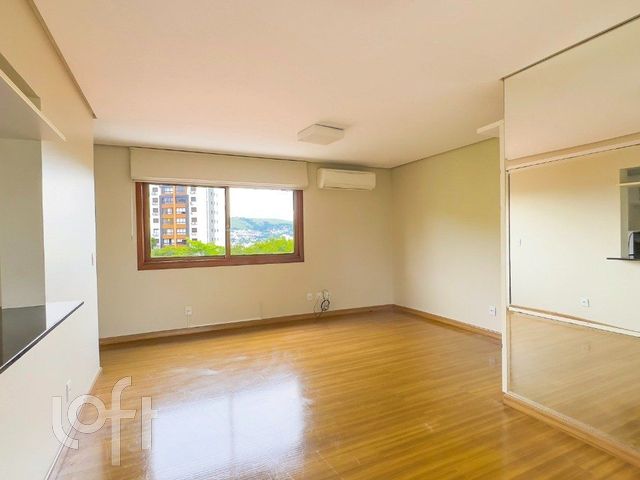 Apartamento com 101m², 3 dormitórios, 1 suíte, 2 vagas, Petrópolis em Porto Alegre