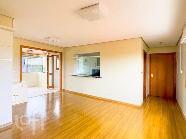 Apartamento com 101m², 3 dormitórios, 1 suíte, 2 vagas, Petrópolis em Porto Alegre