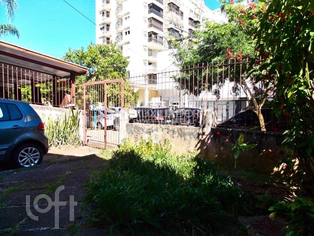Casa com 138m², 3 dormitórios, 2 vagas, Menino Deus em Porto Alegre