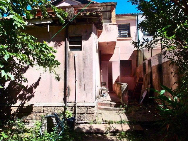 Casa com 138m², 3 dormitórios, 2 vagas, Menino Deus em Porto Alegre