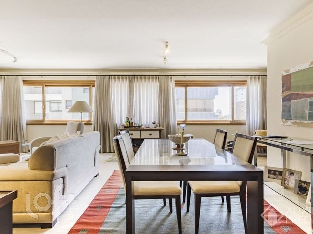 Apartamento com 136m², 3 dormitórios, 1 suíte, 2 vagas, Auxiliadora em Porto Alegre