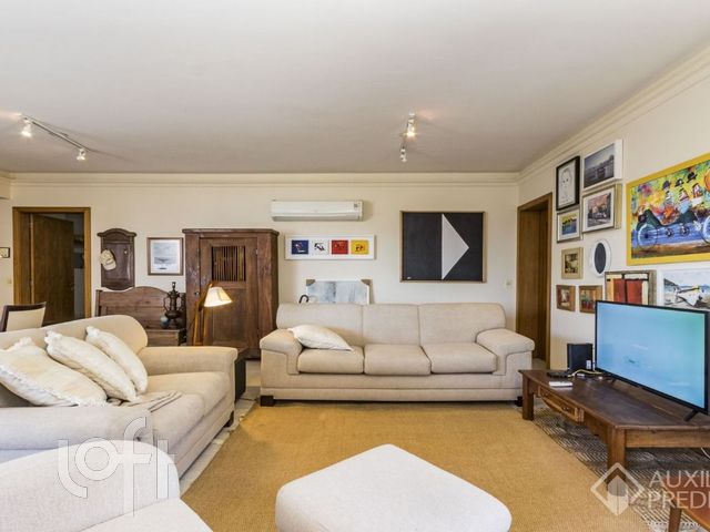 Apartamento com 136m², 3 dormitórios, 1 suíte, 2 vagas, Auxiliadora em Porto Alegre