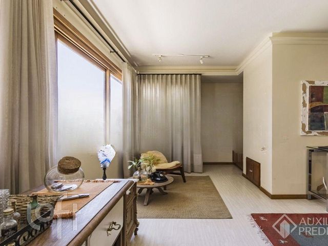 Apartamento com 136m², 3 dormitórios, 1 suíte, 2 vagas, Auxiliadora em Porto Alegre