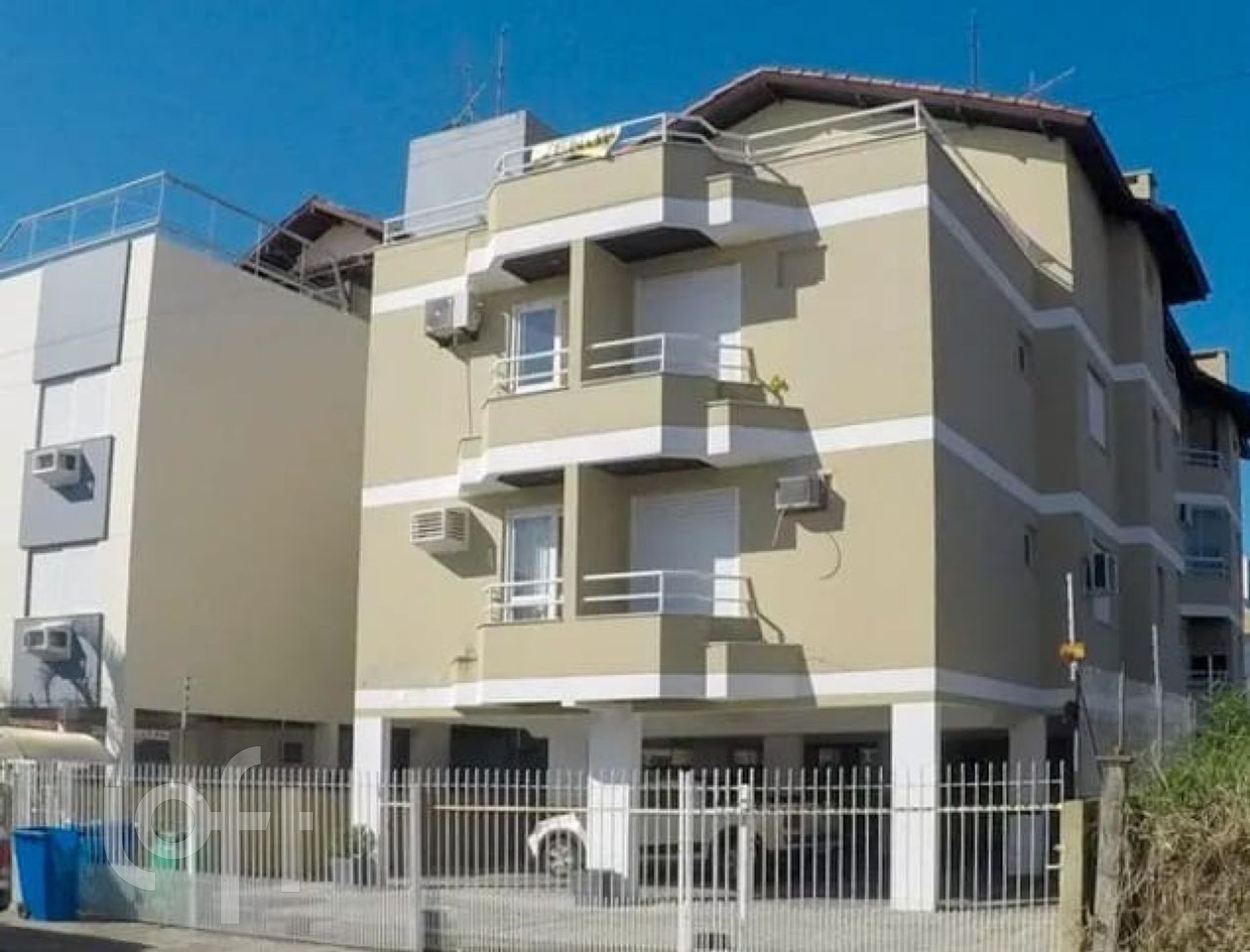 Apartamento à venda em Canasvieiras com 76 m², 2 quartos, 1 vaga