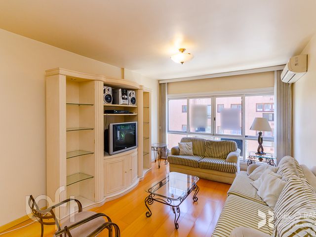 Apartamento com 90m², 2 dormitórios, 1 suíte, 1 vaga, Moinhos de Vento em Porto Alegre