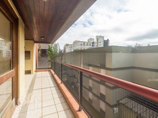 Apartamento com 90m², 2 dormitórios, 1 suíte, 1 vaga, Menino Deus em Porto Alegre