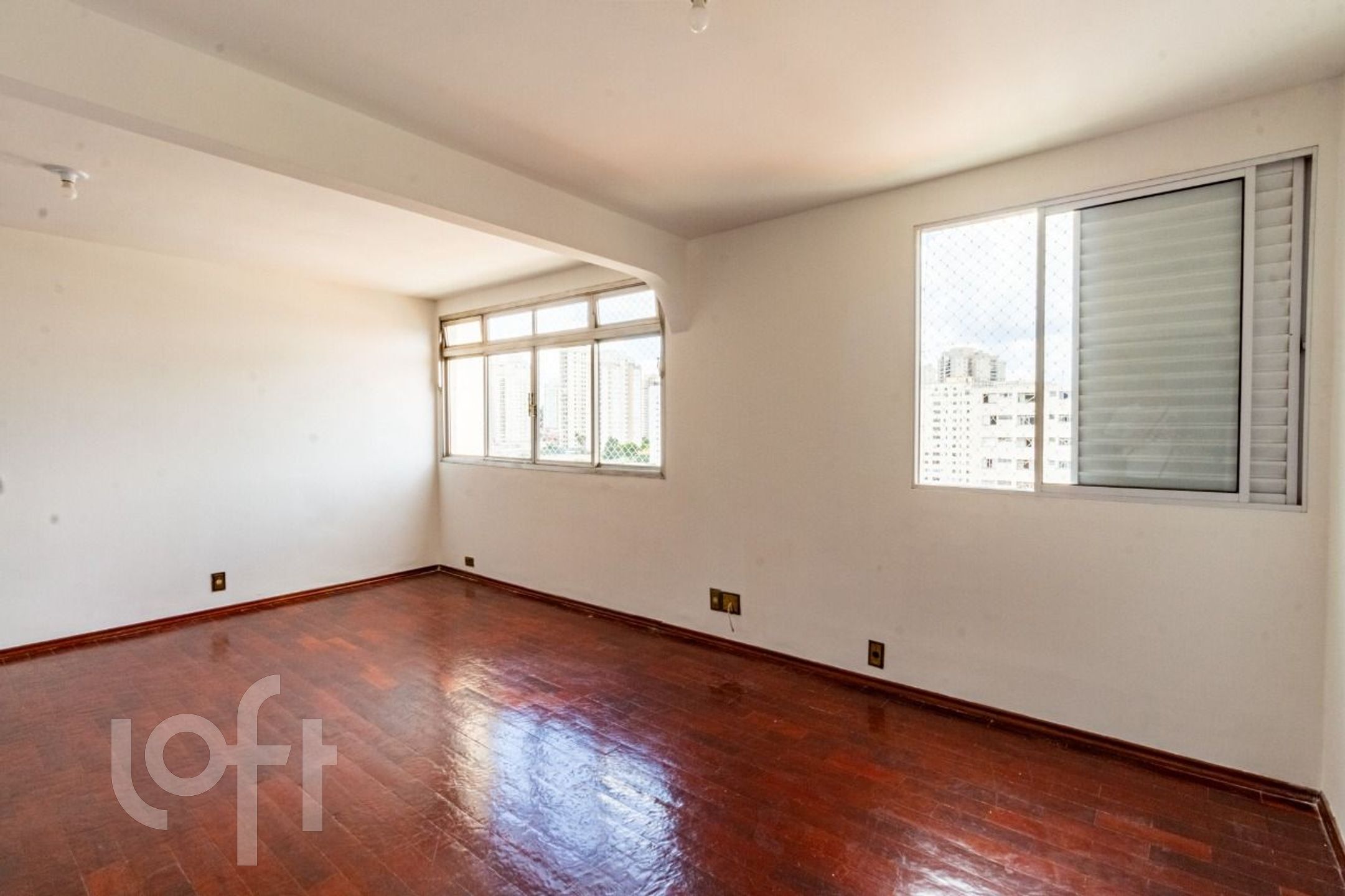 Apartamento à venda com 2 quartos, 87m² - Foto 2