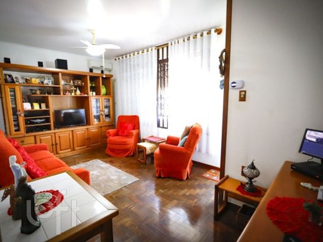 Casa com 300m², 3 dormitórios, 1 suíte, 3 vagas, Chácara das Pedras em Porto Alegre