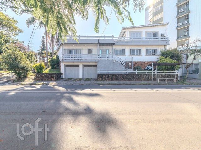 Casa com 350m², 4 dormitórios, 1 suíte, 3 vagas, Vila Ipiranga em Porto Alegre