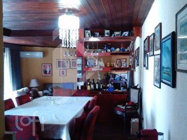 Casa com 350m², 4 dormitórios, 1 suíte, 3 vagas, Vila Ipiranga em Porto Alegre