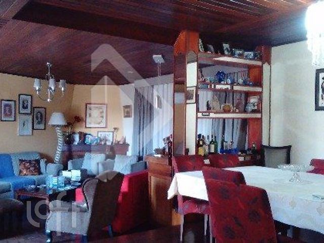 Casa com 350m², 4 dormitórios, 1 suíte, 3 vagas, Vila Ipiranga em Porto Alegre