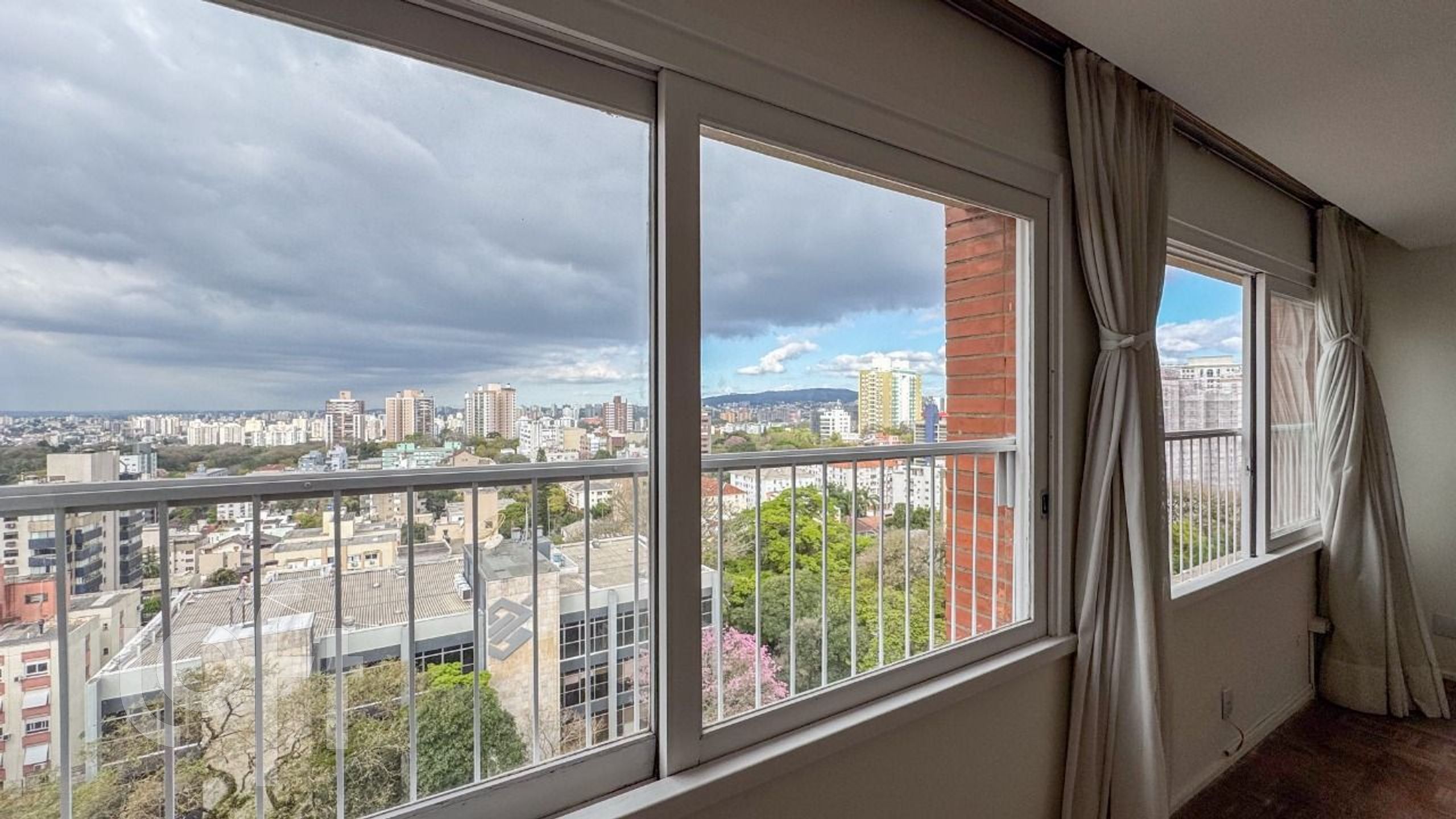 Apartamento com 117m², 3 dormitórios, 1 suíte, Higienópolis em Porto Alegre