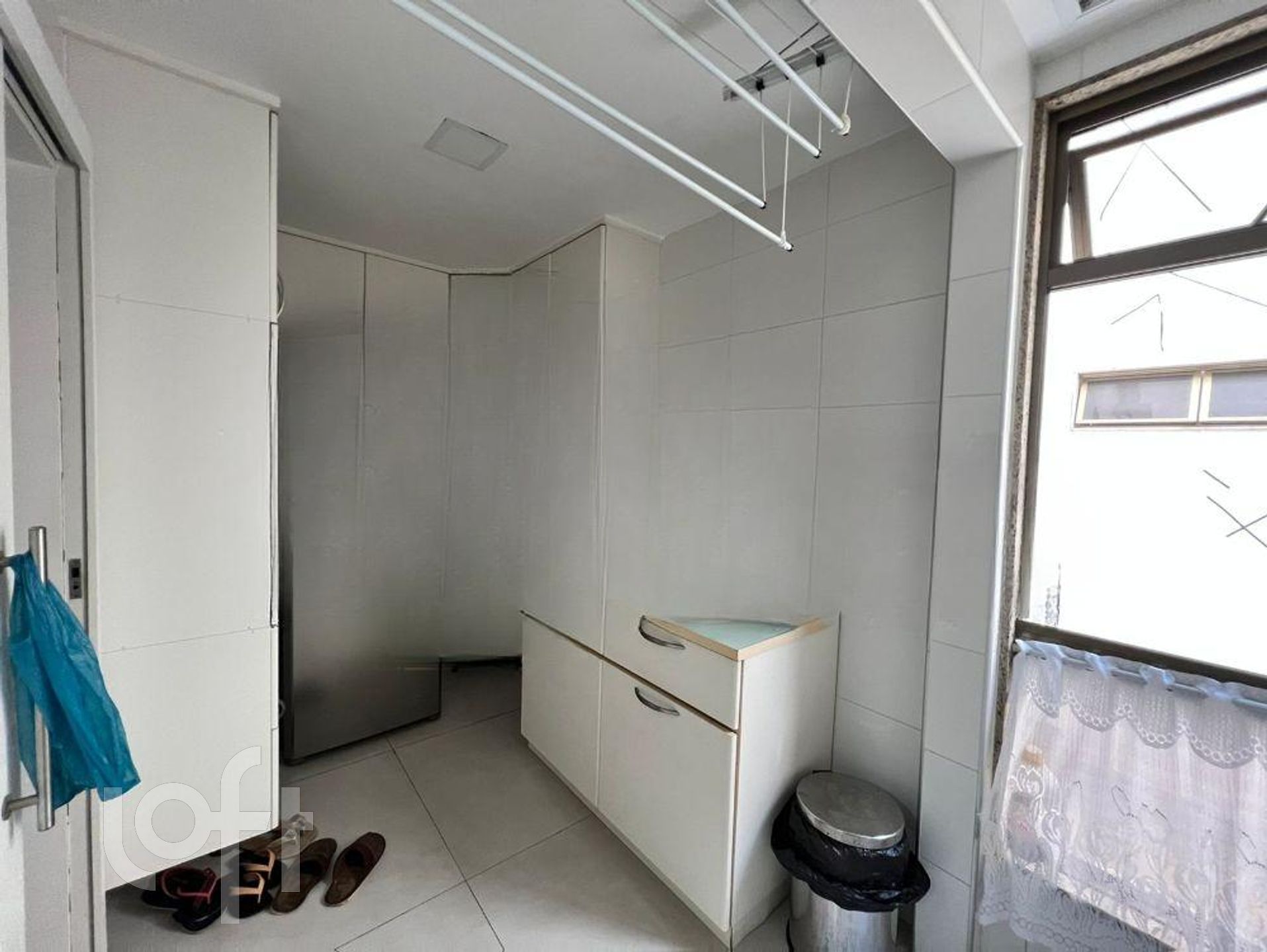 Apartamento à venda com 3 quartos, 195m² - Foto 2