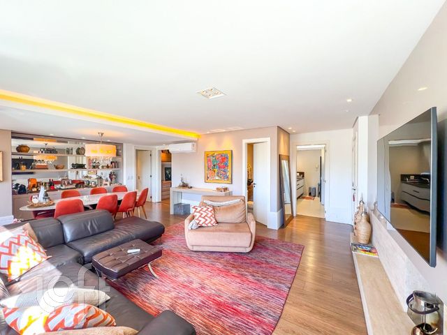 Apartamento com 136m², 3 dormitórios, 3 suítes, 2 vagas, Auxiliadora em Porto Alegre