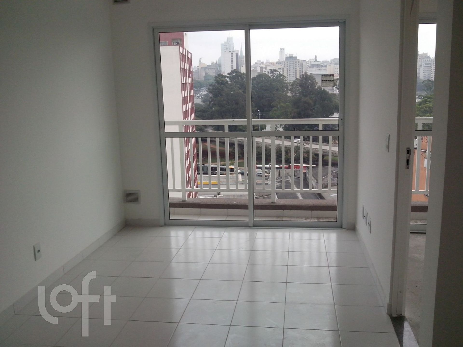 Apartamento à venda com 1 quarto, 32m² - Foto 1