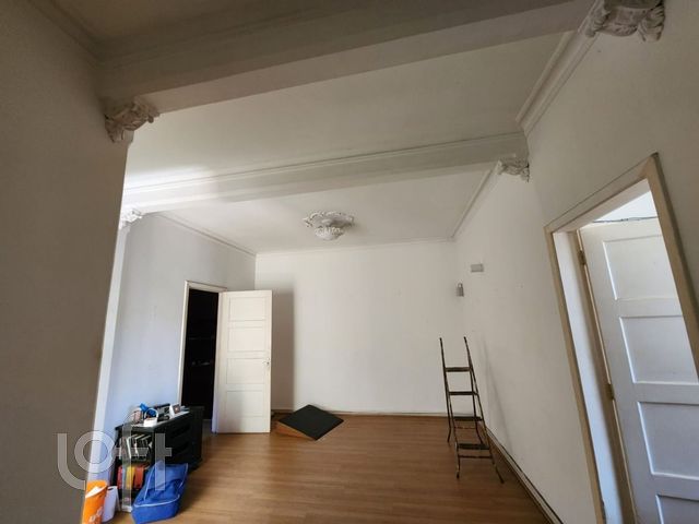 Casa com 198m², 6 dormitórios, Moinhos de Vento em Porto Alegre