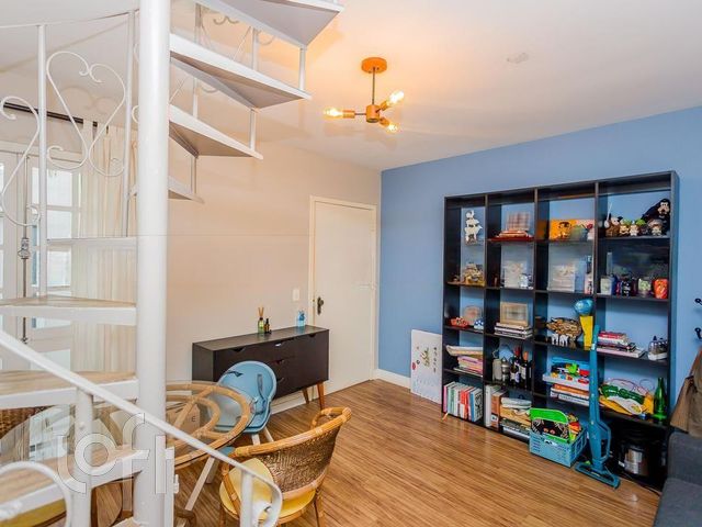 Apartamento com 137m², 4 dormitórios, 2 suítes, 2 vagas, Petrópolis em Porto Alegre