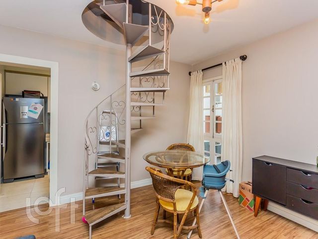 Apartamento com 137m², 4 dormitórios, 2 suítes, 2 vagas, Petrópolis em Porto Alegre