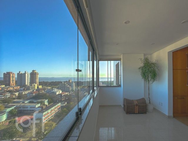 Apartamento com 103m², 2 dormitórios, 1 suíte, 2 vagas, Menino Deus em Porto Alegre