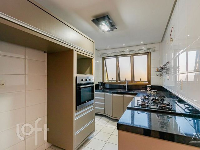 Apartamento com 76m², 2 dormitórios, 1 suíte, 2 vagas, Higienópolis em Porto Alegre