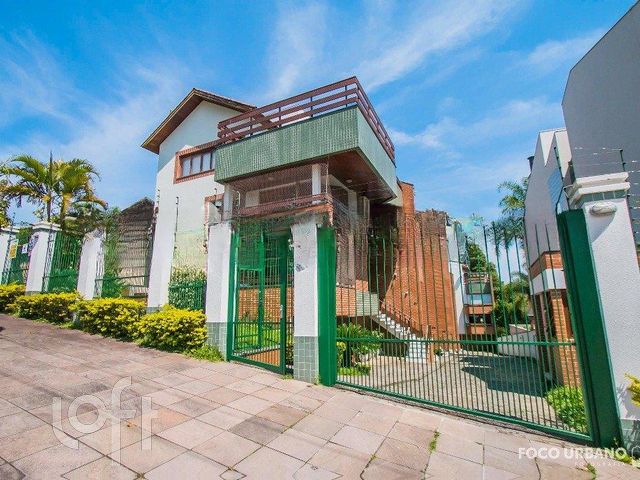 Casa em Condomínio com 301m², 4 dormitórios, 2 suítes, 2 vagas, Chácara das Pedras em Porto Alegre