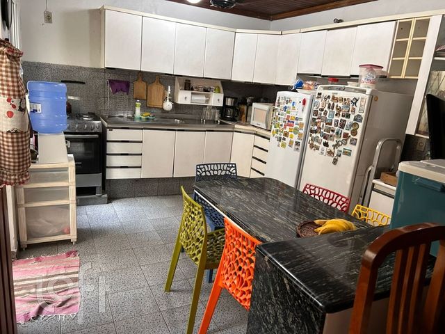 Casa com 160m², 3 dormitórios, 1 suíte, Rio Branco em Porto Alegre