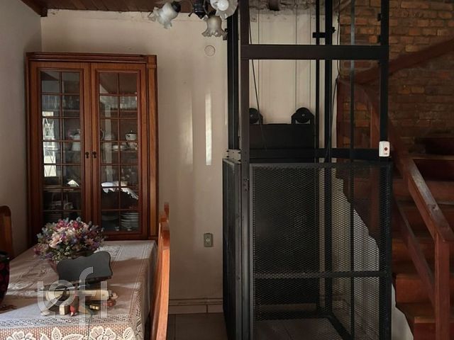 Casa com 160m², 3 dormitórios, 1 suíte, Rio Branco em Porto Alegre