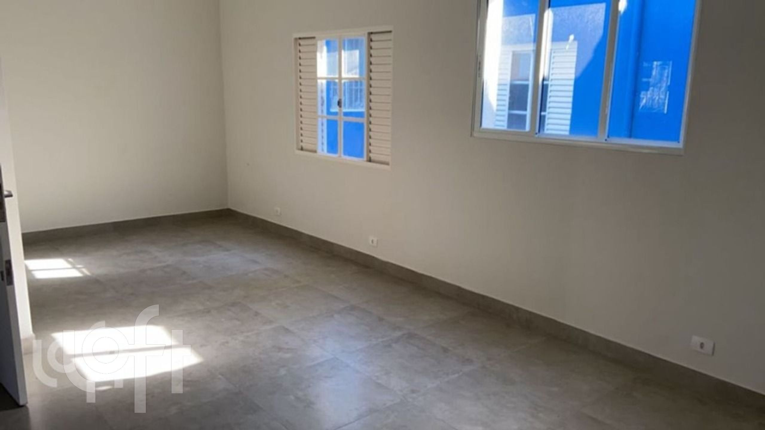 Casa à venda com 6 quartos, 250m² - Foto 2