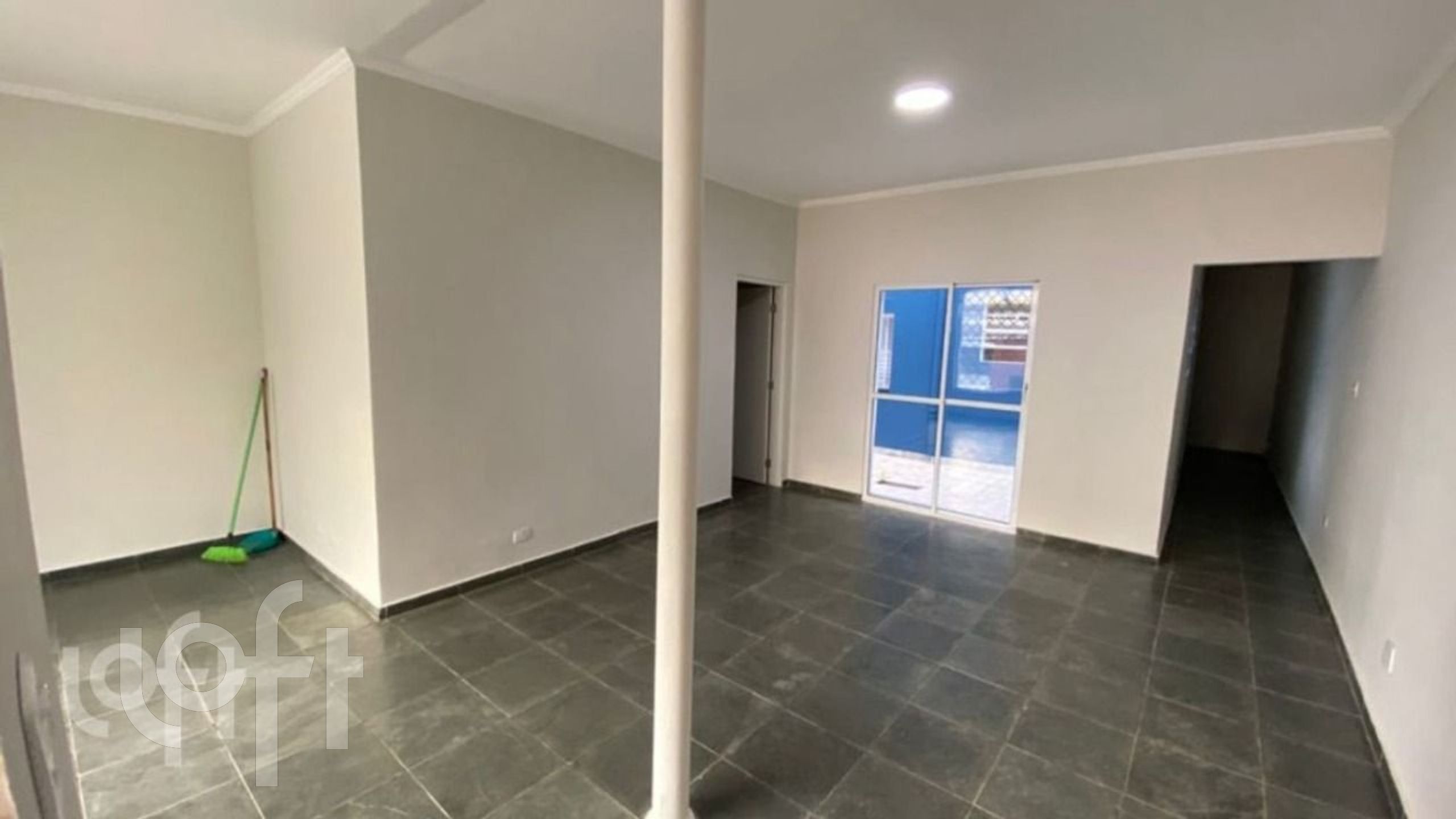 Casa à venda com 6 quartos, 250m² - Foto 1