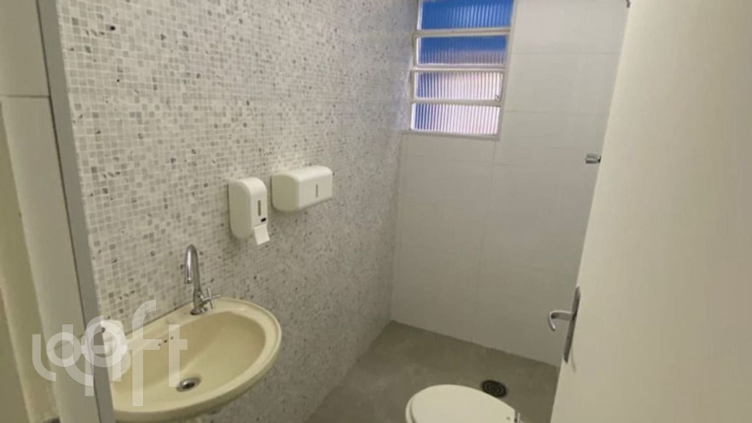 Casa à venda com 6 quartos, 250m² - Foto 11