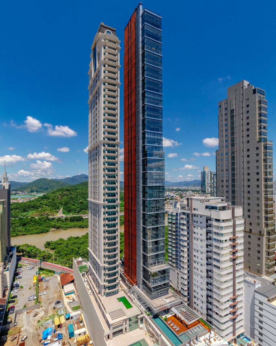 Apartamento à venda em Barra Sul com 248 m², 4 quartos, 4 suítes, 4 vagas