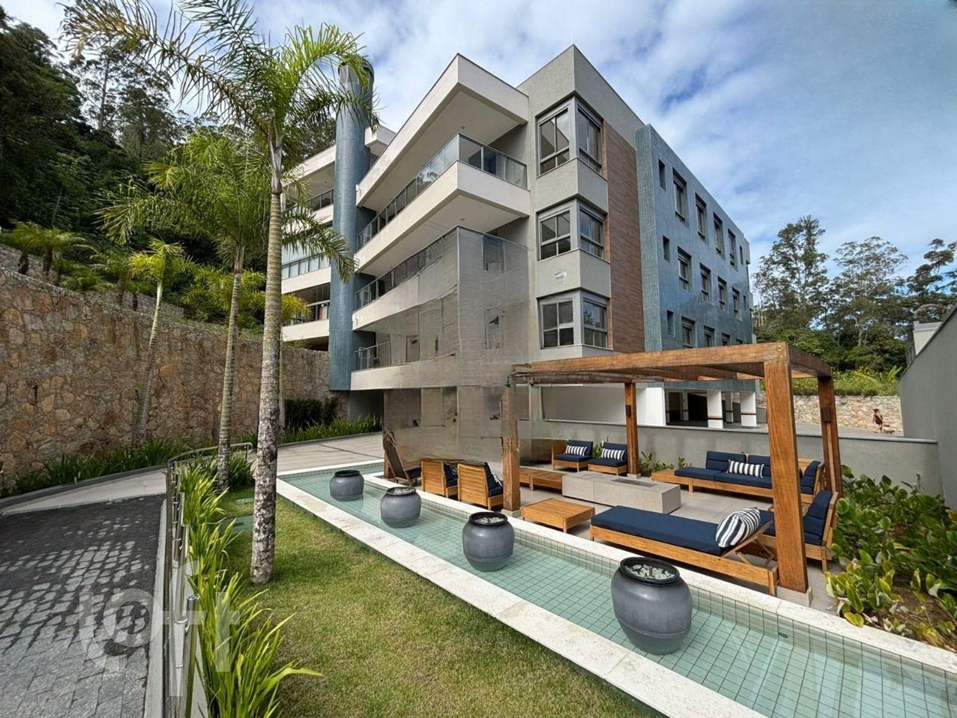 Apartamentos com 166m², 3 quartos, 3 suítes, 2 garagens, no bairro Cacupé em Florianópolis