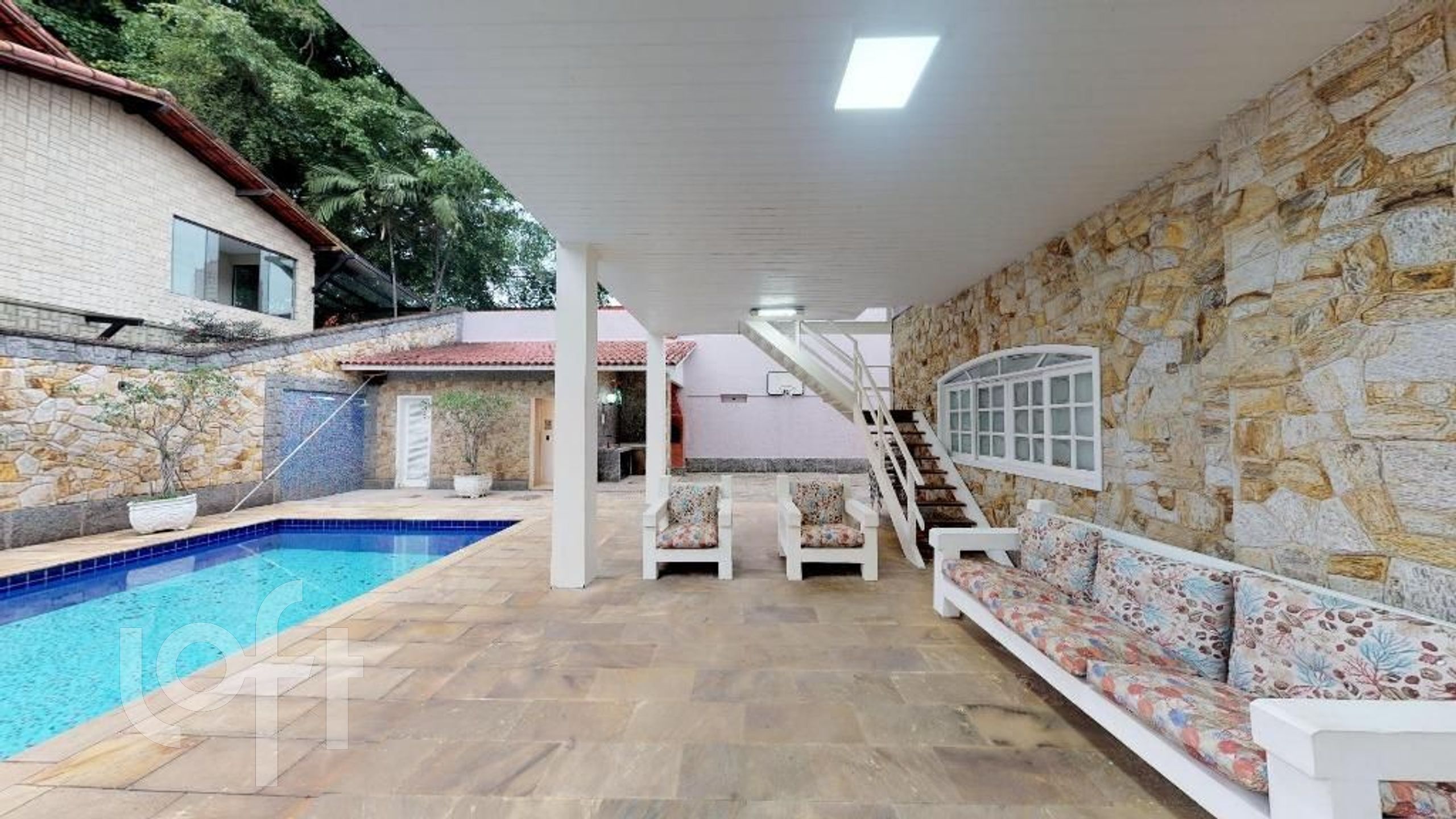 Casa à venda com 4 quartos, 500m² - Foto 1