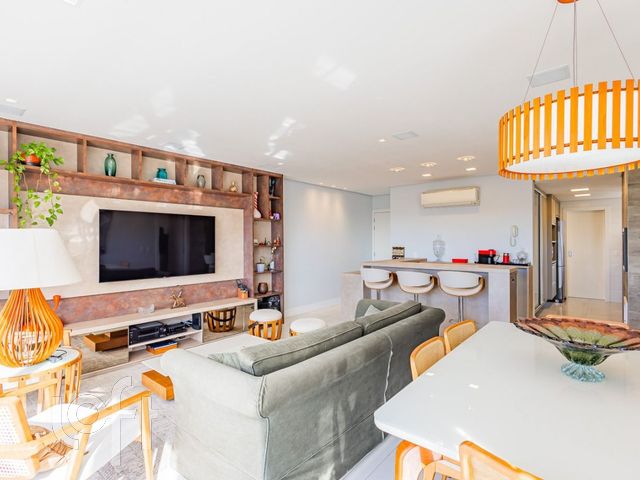 Apartamento com 108m², 3 dormitórios, 1 suíte, 3 vagas, Vila Ipiranga em Porto Alegre