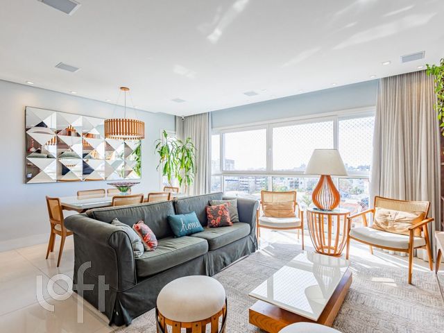 Apartamento com 108m², 3 dormitórios, 1 suíte, 3 vagas, Vila Ipiranga em Porto Alegre