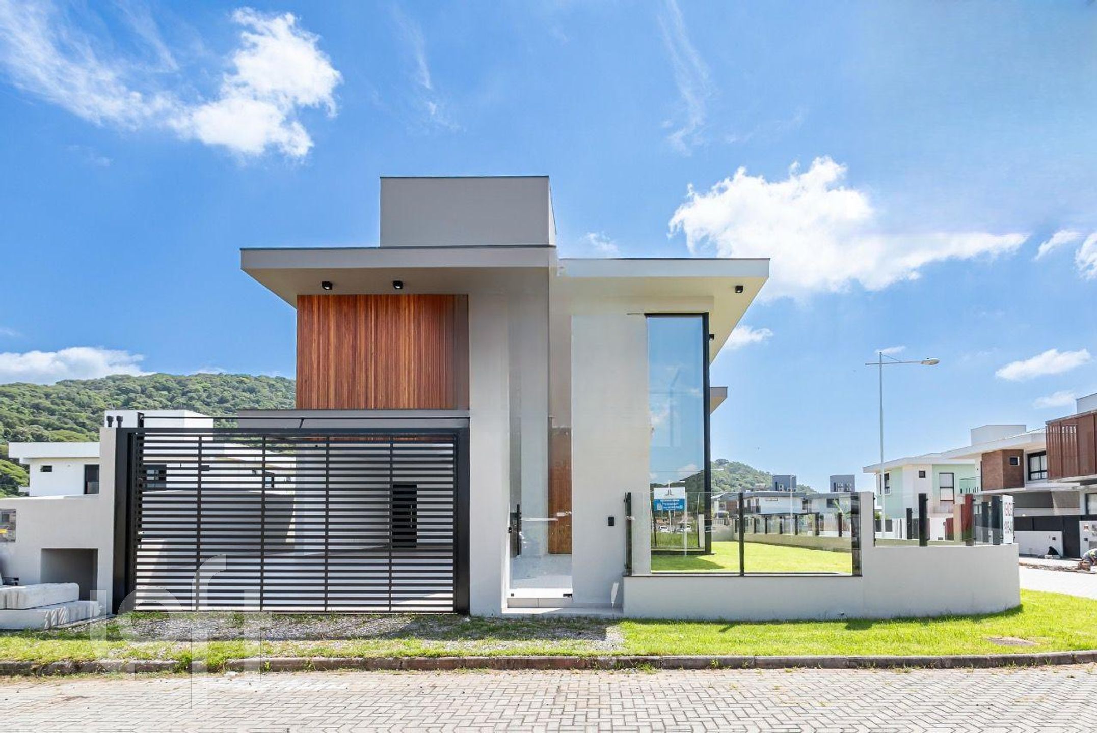 Casa à venda em Porto da Lagoa com 300 m², 3 quartos, 3 suítes, 2 vagas