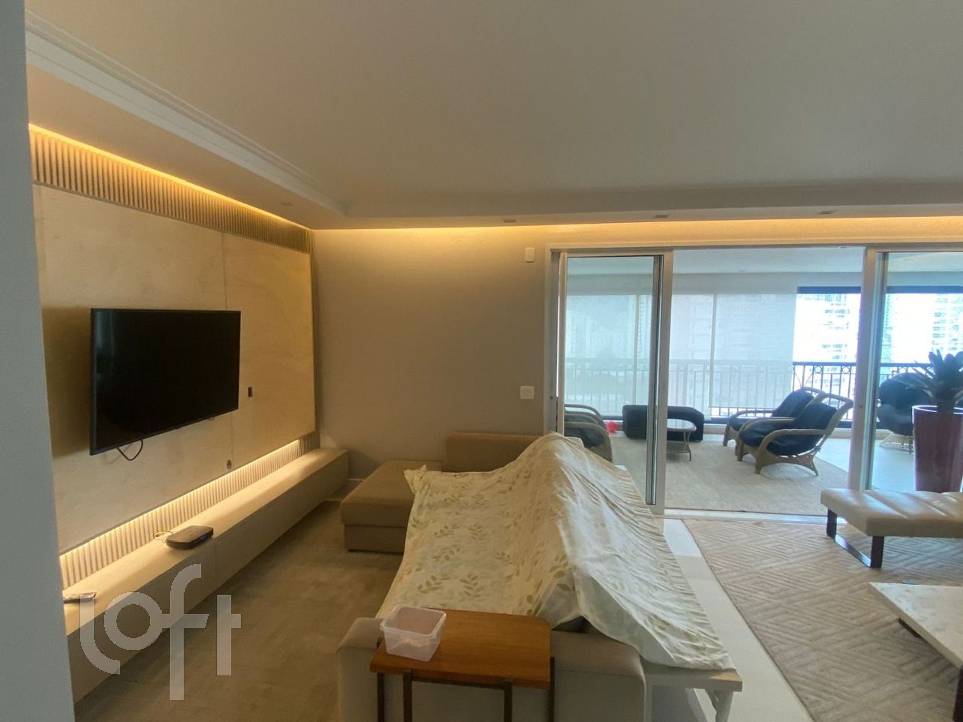 Apartamento à venda com 3 quartos, 250m² - Foto 2