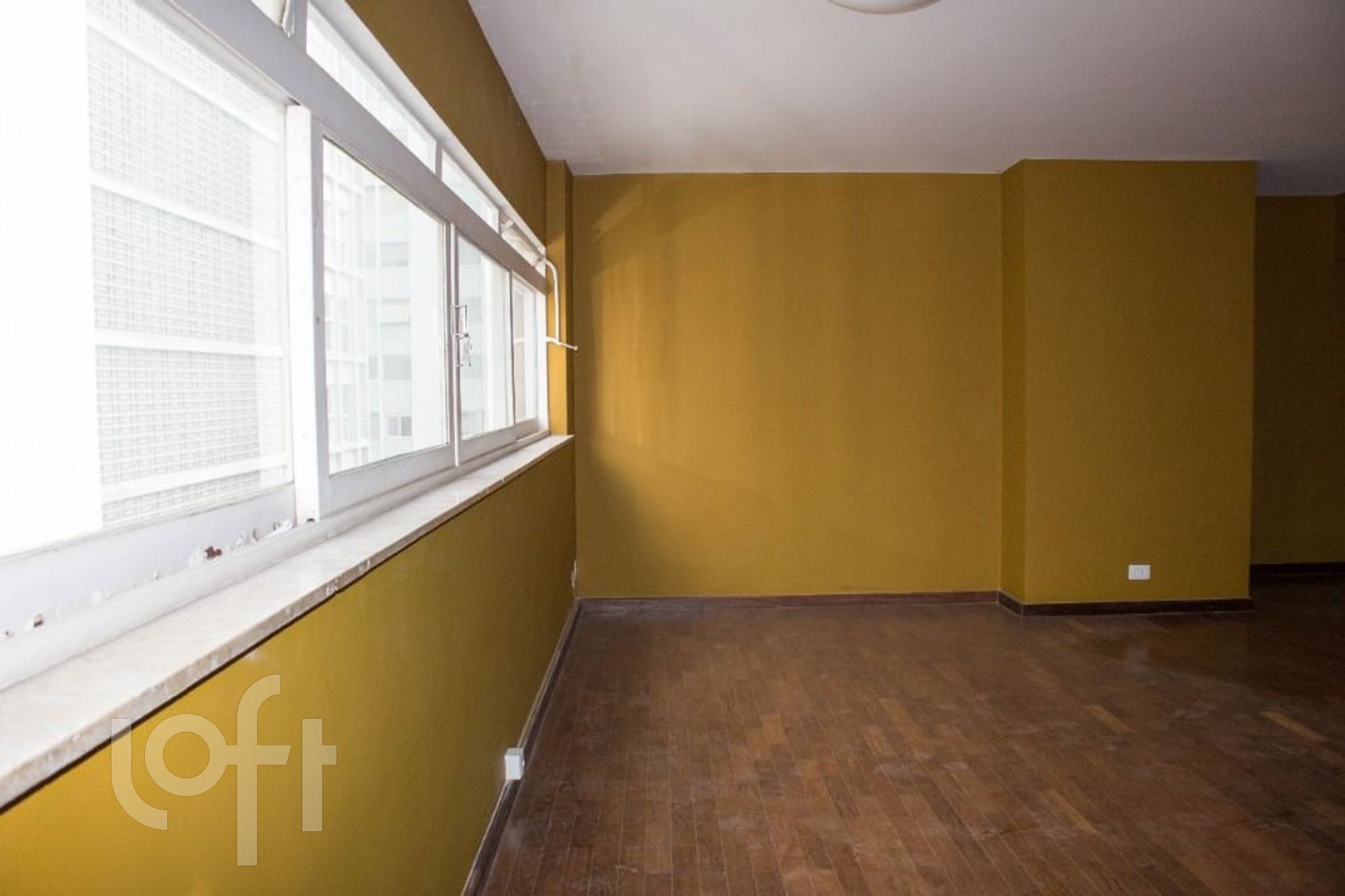 Apartamento à venda com 3 quartos, 145m² - Foto 2