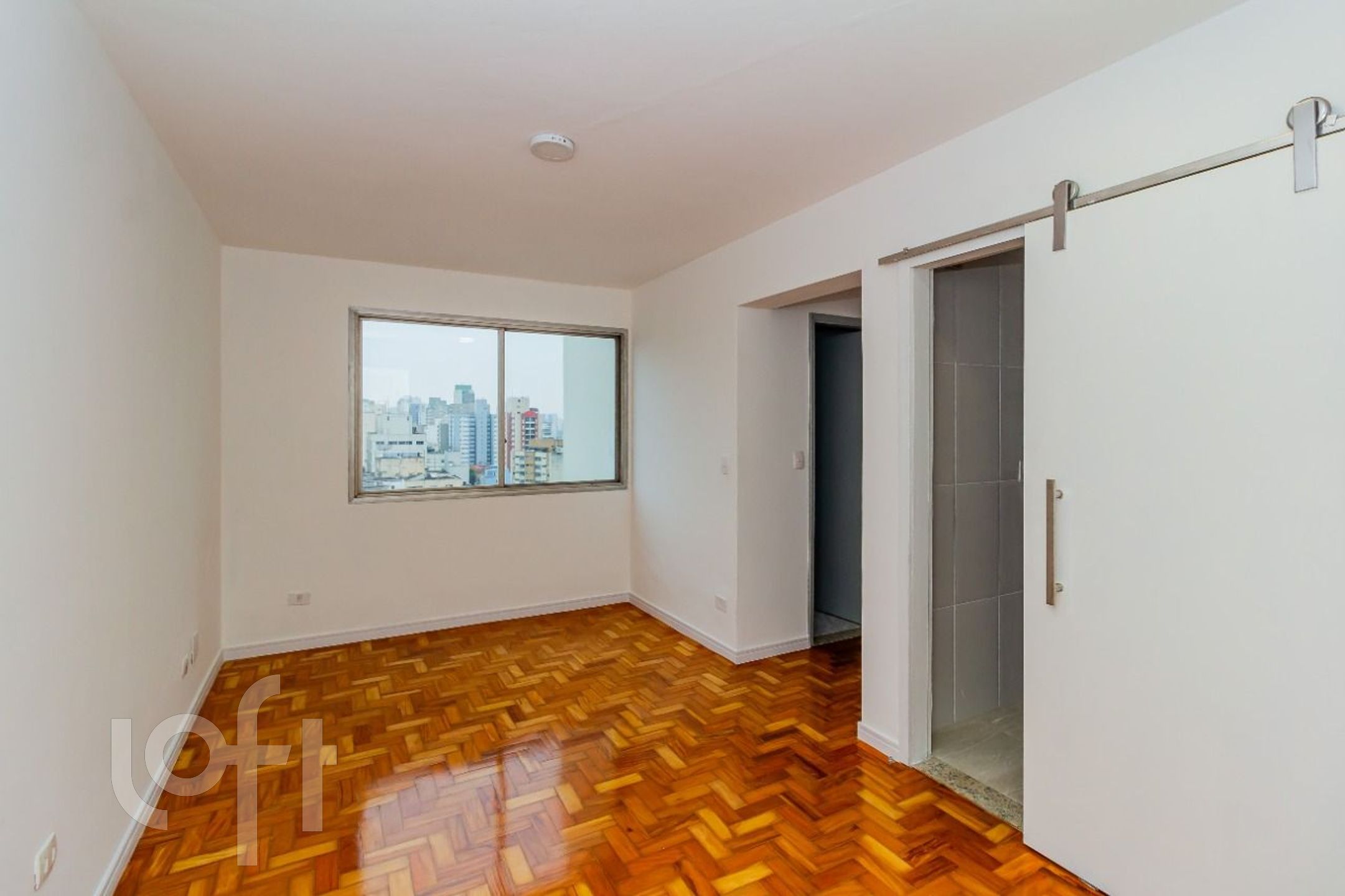 Apartamento à venda com 1 quarto, 42m² - Foto 1