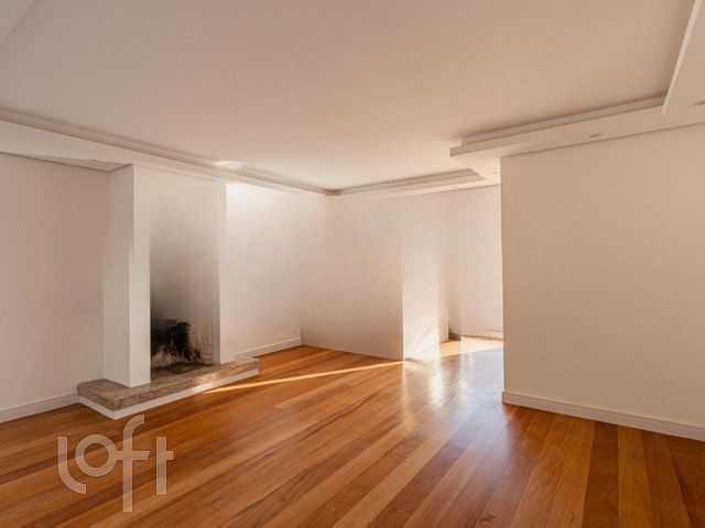 Apartamento com 114m², 3 dormitórios, 1 suíte, 2 vagas, Petrópolis em Porto Alegre