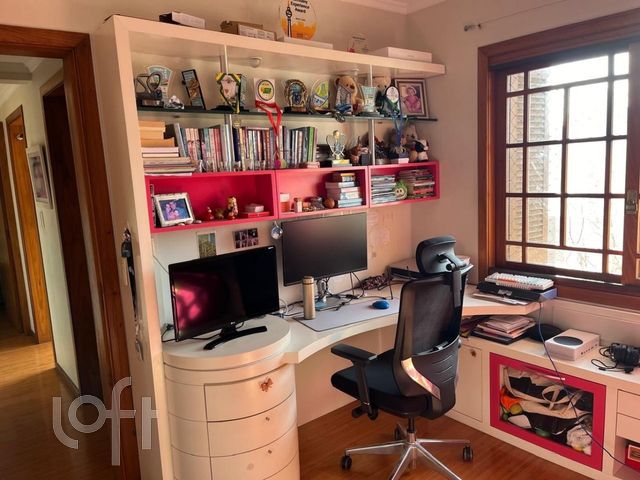 Apartamento com 190m², 4 dormitórios, 1 suíte, 2 vagas, Auxiliadora em Porto Alegre