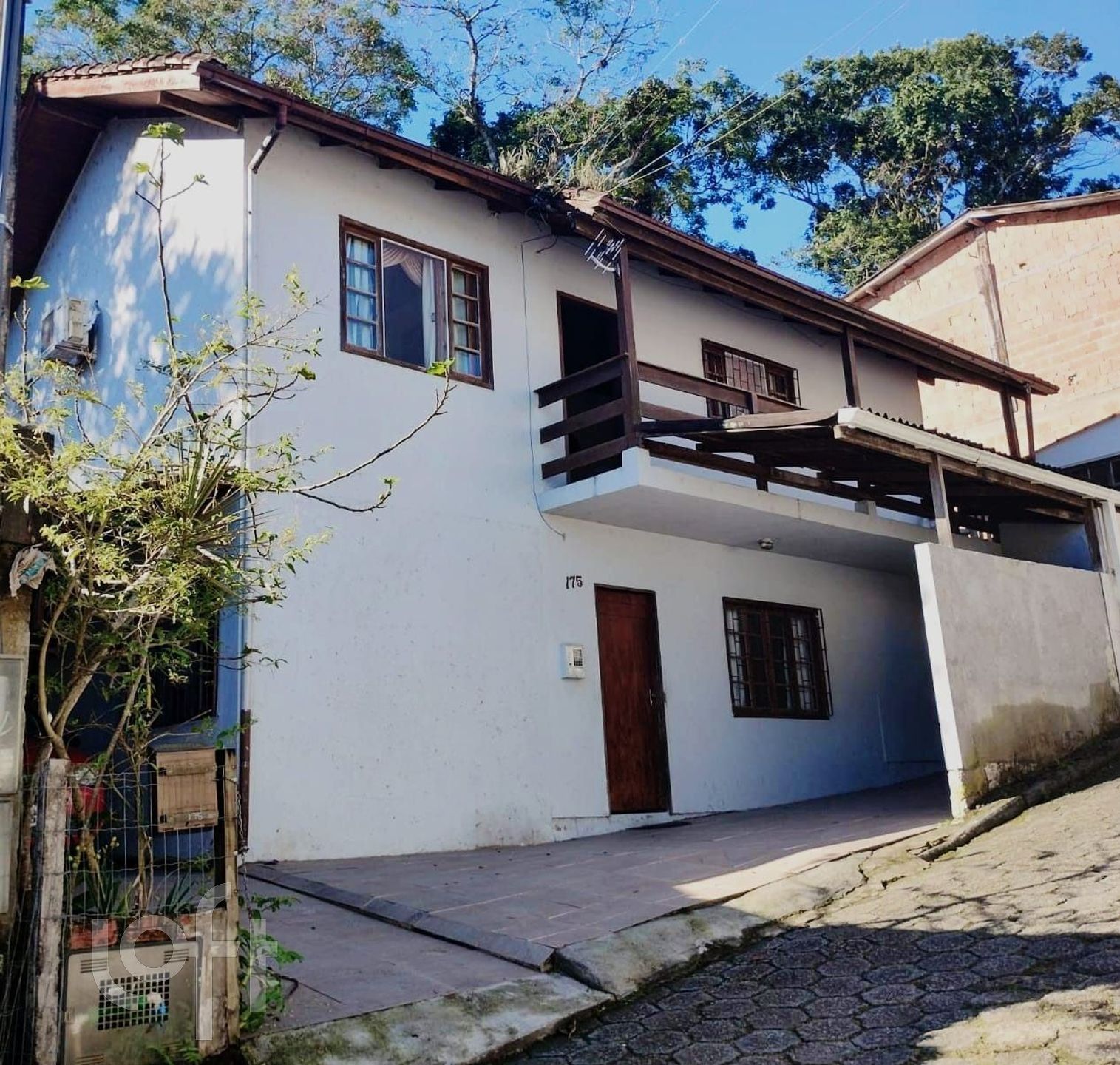 Casa Residencial com 190m², 4 quartos, 1 suíte, 2 garagens, no bairro Itacorubi em Florianópolis