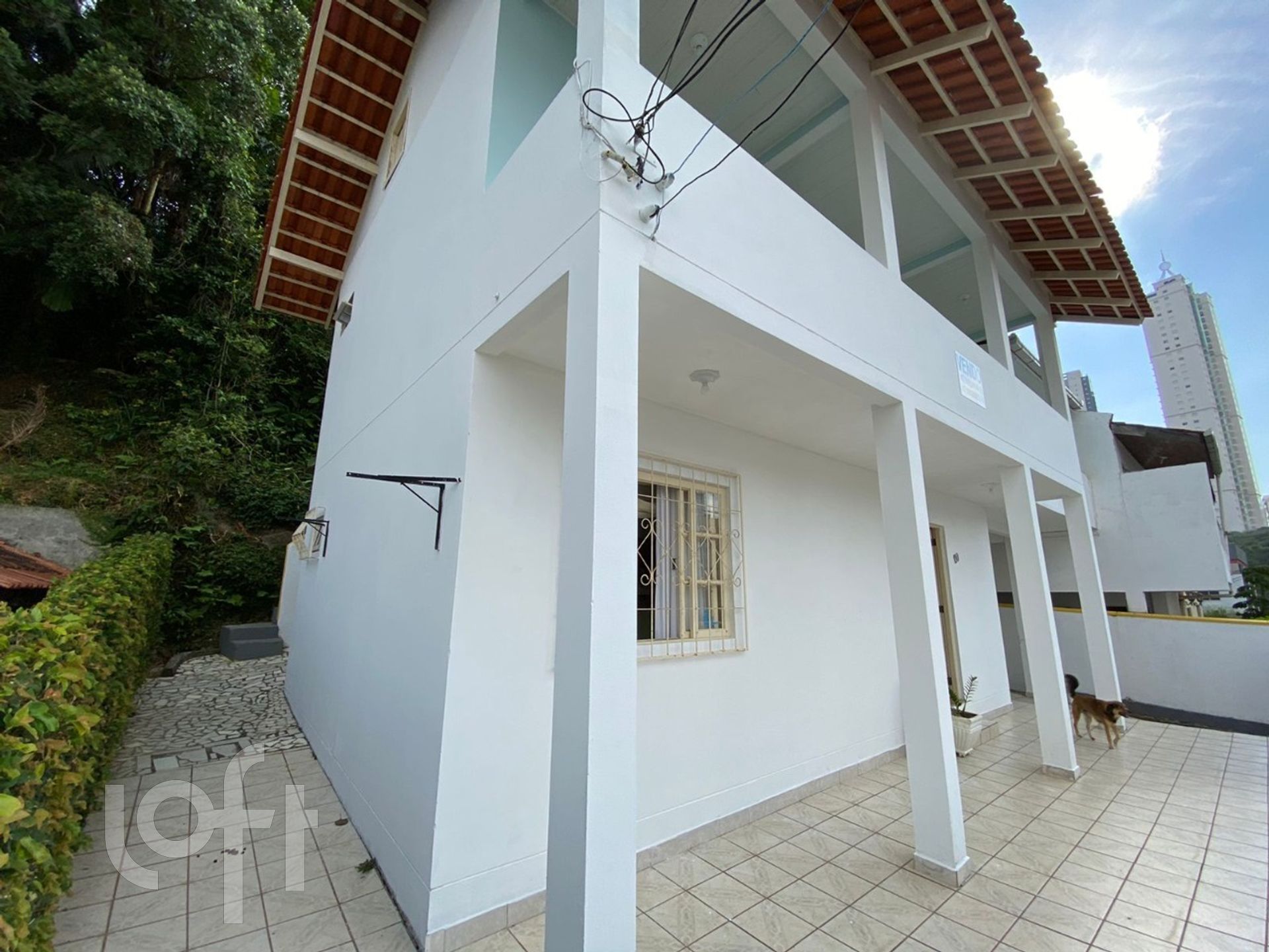 Casa Residencial com 200m², 4 quartos, 3 garagens, no bairro Ariribá em Balneário Camboriú