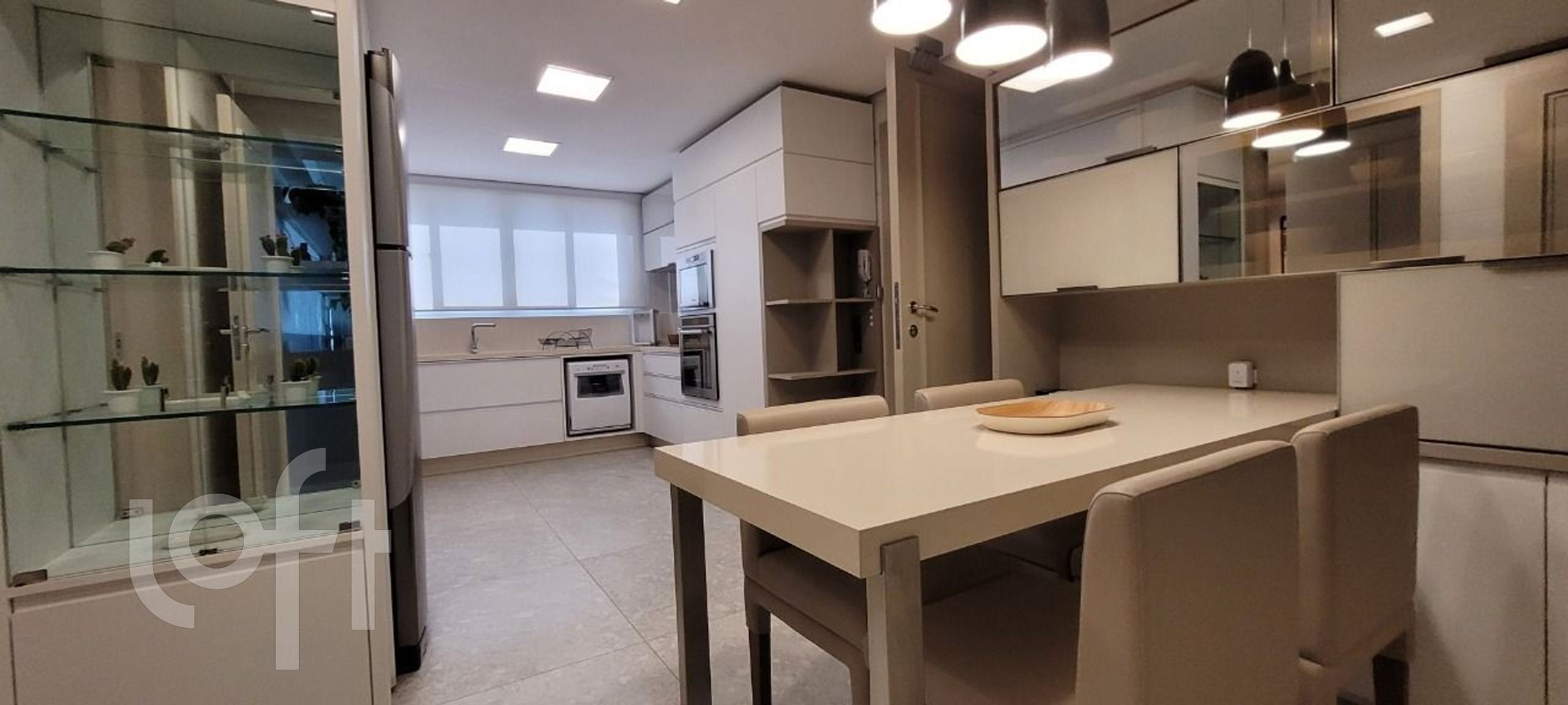 Apartamentos com 403m², 3 quartos, 3 suítes, 2 garagens, no bairro Centro em Florianópolis