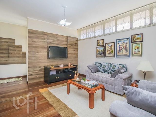 Casa com 234m², 3 dormitórios, 2 suítes, 3 vagas, Petrópolis em Porto Alegre