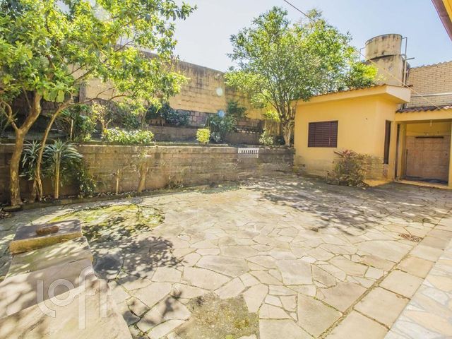 Casa com 234m², 3 dormitórios, 2 suítes, 3 vagas, Petrópolis em Porto Alegre