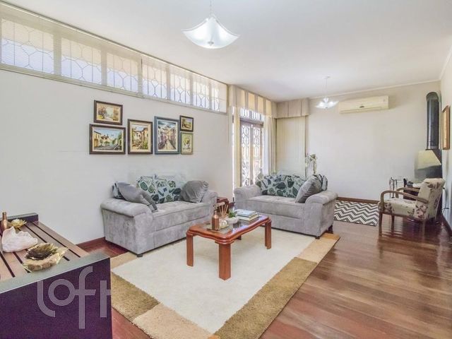 Casa com 234m², 3 dormitórios, 2 suítes, 3 vagas, Petrópolis em Porto Alegre