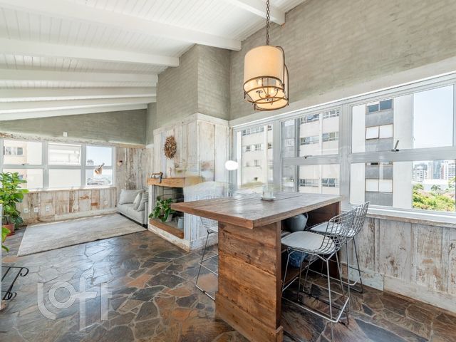 Apartamento com 145m², 2 dormitórios, 1 suíte, 1 vaga, Moinhos de Vento em Porto Alegre