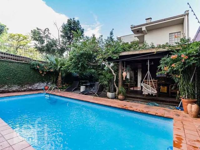 Casa com 370m², 5 dormitórios, 2 suítes, 4 vagas, Jardim Botânico em Porto Alegre